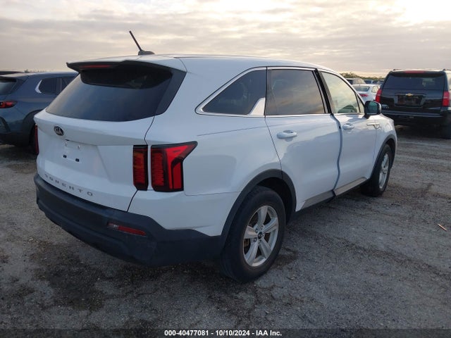 KIA SORENTO LX 2021 5XYRG4LC3MG021876 Image 4