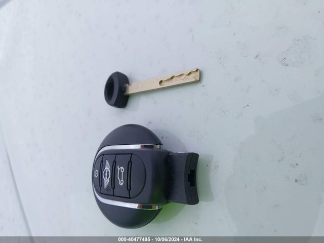 2017 MINI CONVERTIBLE WMWWG9C30H3C81484 Photo 10