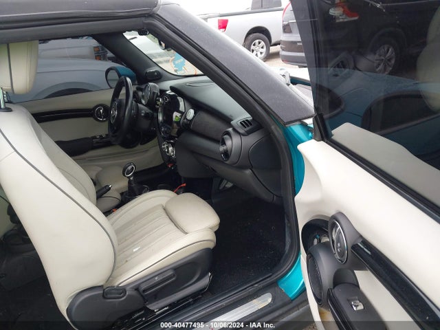 2017 MINI CONVERTIBLE WMWWG9C30H3C81484 Photo 4