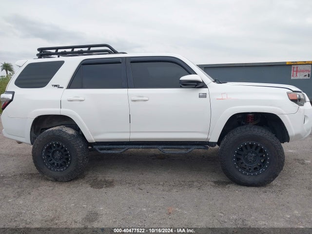 Toyota 4RUNNER SR5 2016 JTEBU5JR8G5282629 Image 13