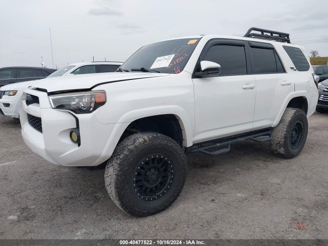Toyota 4RUNNER SR5 2016 JTEBU5JR8G5282629 Image 2