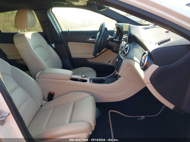 WDCTG4EB7HJ323584 Mercedes-Benz GLA 250