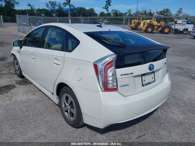 Toyota Prius Three 2015 JTDKN3DU6F0469286 Image 3