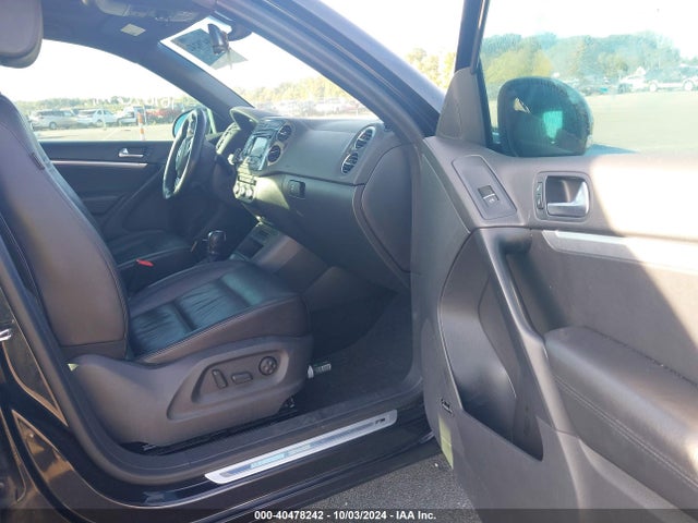 WVGAV3AX7EW029658 Volkswagen Tiguan R-line