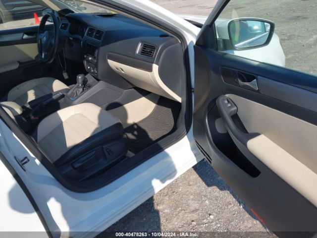 3VWL17AJ1EM422922 Volkswagen Jetta 1.8t Sel