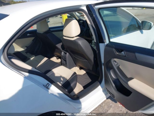 3VWL17AJ1EM422922 Volkswagen Jetta 1.8t Sel