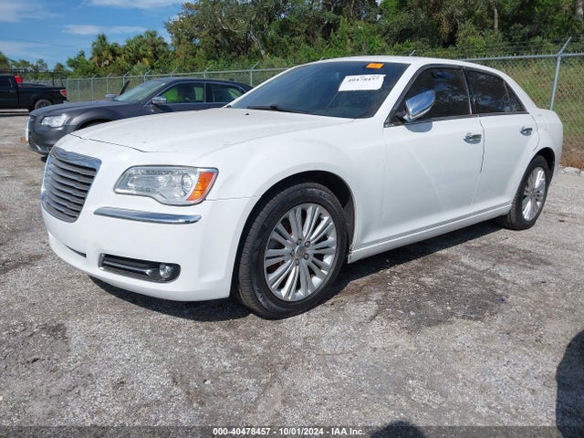 Chrysler 300C 2014 2C3CCAKT3EH293028 Image 2