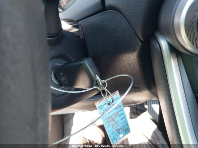 2T3F1RFV1KW025325 Toyota RAV4 LE