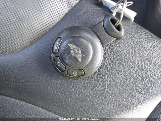 2009 MINI COOPER S CLUBMAN WMWMM33539TP74914 Photo 10