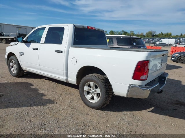 3C6RR7KG7NG206393 RAM 1500 Classic Tradesman  4x4 5'7 Box