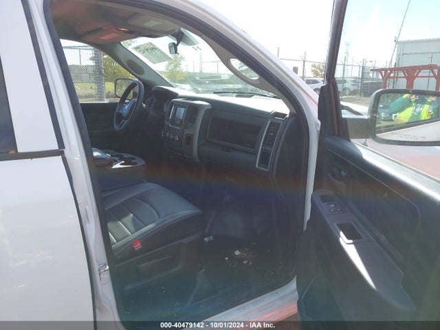 3C6RR7KG7NG206393 RAM 1500 Classic Tradesman  4x4 5'7 Box