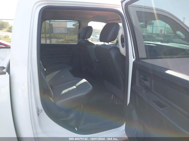 3C6RR7KG7NG206393 RAM 1500 Classic Tradesman  4x4 5'7 Box