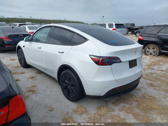 2024 TESLA MODEL Y 7SAYGDEE8RA310440 Photo 2