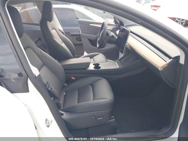 2024 TESLA MODEL Y 7SAYGDEE8RA310440 Photo 4