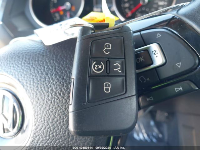 3VV2B7AX4JM027404 Volkswagen Tiguan 2.0t Se/2.0t Sel