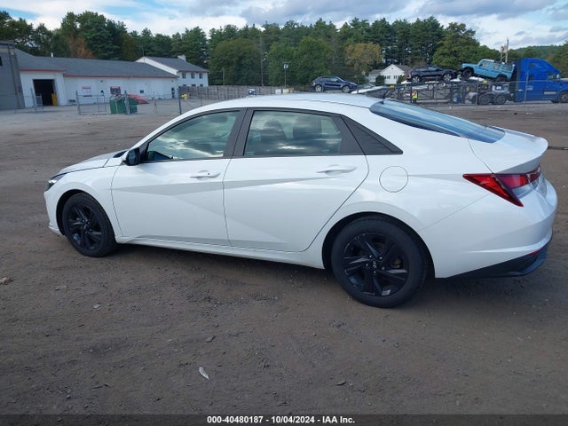 5NPLM4AG8NH063801 Hyundai ELANTRA SEL