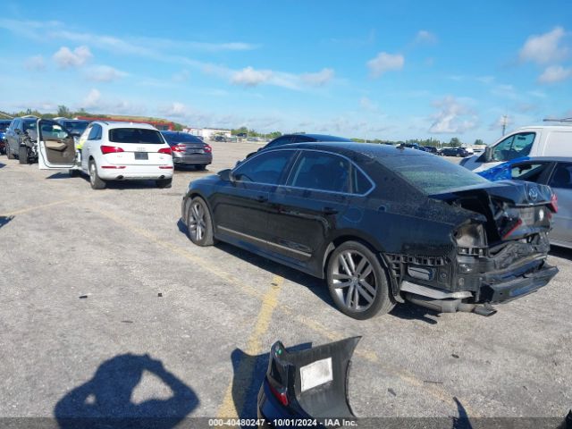 1VWAT7A35GC036821 Volkswagen Passat 1.8t R-line