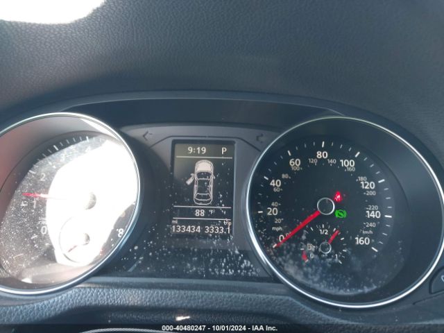1VWAT7A35GC036821 Volkswagen Passat 1.8t R-line
