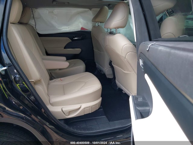 Toyota Highlander Xle 2024 5TDKDRAH5RS530058 Image 8