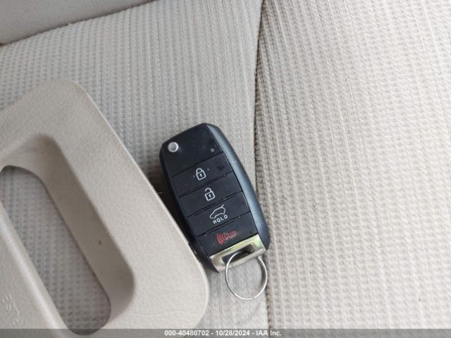 5XYKT3A63EG518674 KIA SORENTO LX
