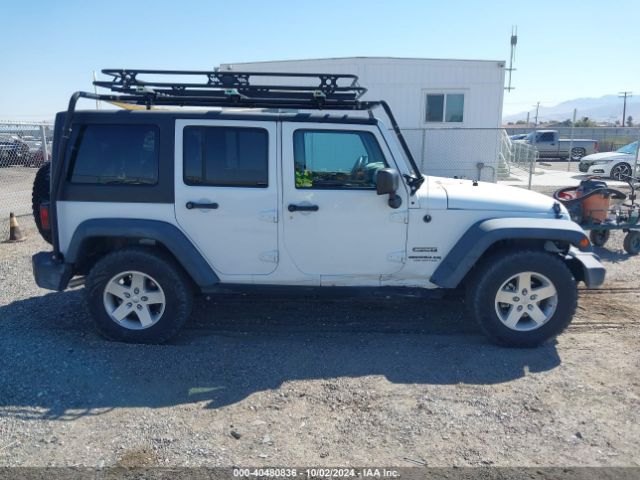 1C4BJWDG2GL198458 Jeep Wrangler Unlimited Sport