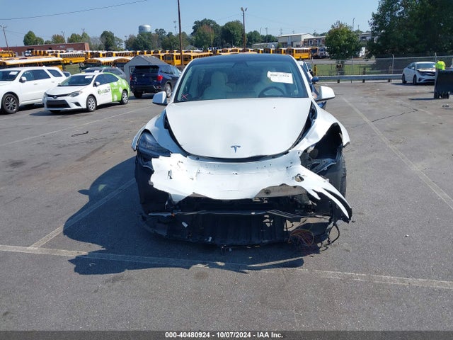 Tesla Model Y Standard Range Rear-wheel Drive 2021 5YJYGDED0MF109180 Image 12