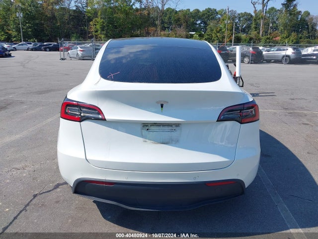 Tesla Model Y Standard Range Rear-wheel Drive 2021 5YJYGDED0MF109180 Image 16