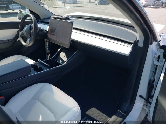 2021 TESLA MODEL Y 5YJYGDED0MF109180 Photo 4