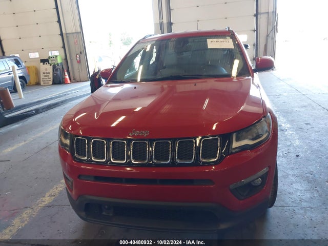 3C4NJCBB9JT351531 Jeep Compass Latitude Fwd