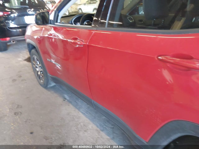 3C4NJCBB9JT351531 Jeep Compass Latitude Fwd