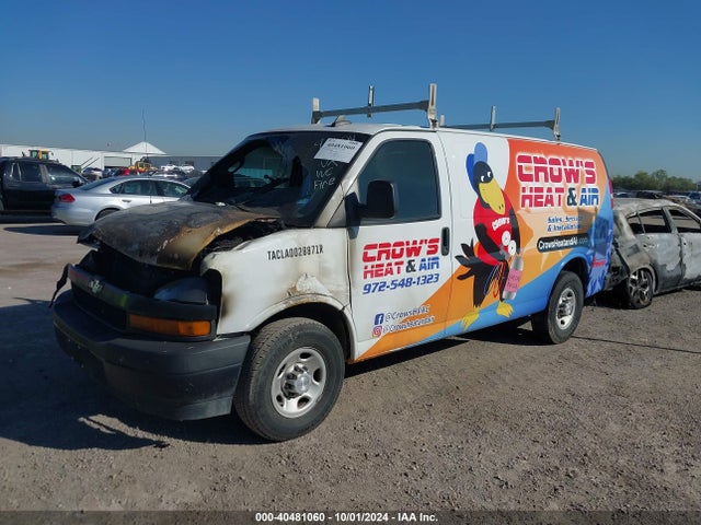 Chevrolet Express 2500 Work Van 2018 1GCWGAFPXJ1228227 Image 2