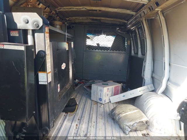 Chevrolet Express 2500 Work Van 2018 1GCWGAFPXJ1228227 Image 8