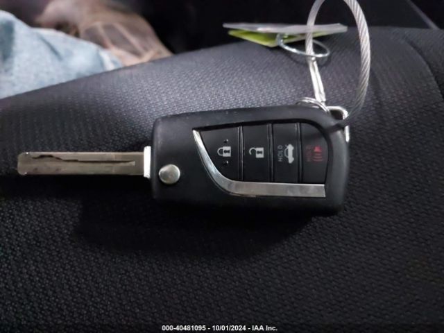 5YFEPMAE4NP338789 Toyota COROLLA LE