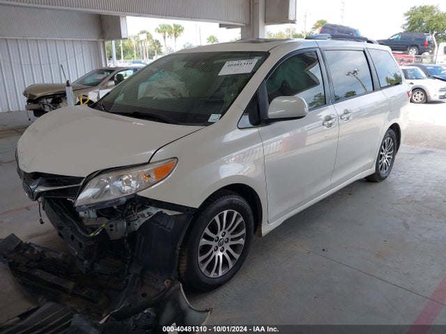 Toyota Sienna Xle 8 Passenger 2018 5TDYZ3DC5JS961402 Image 2