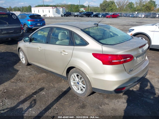 Ford FOCUS SE 2018 1FADP3F2XJL275971 Image 3