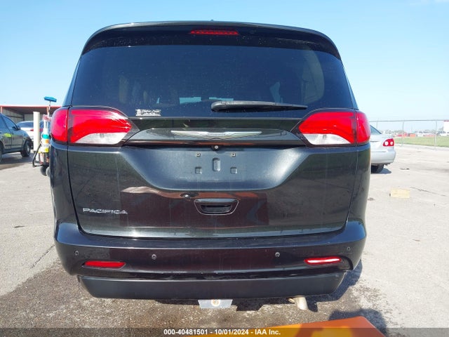 2C4RC1DG7HR554939 Chrysler Pacifica Touring