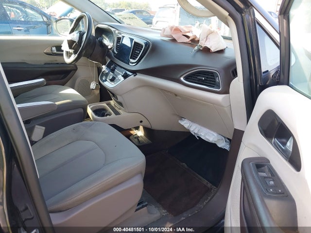 2C4RC1DG7HR554939 Chrysler Pacifica Touring
