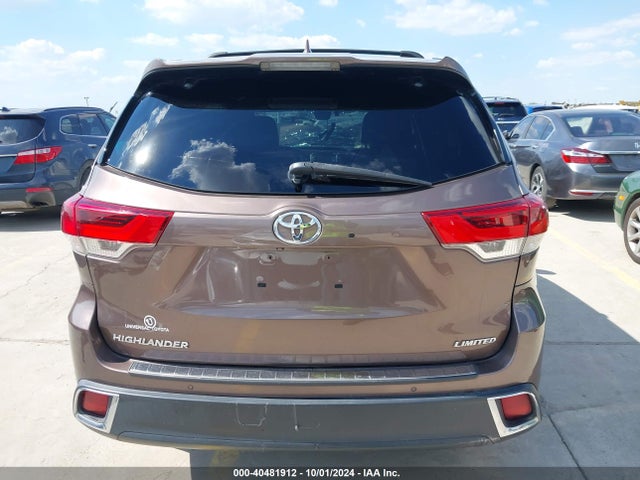 Toyota Highlander Limited Platinum 2017 5TDYZRFH2HS211400 Image 17