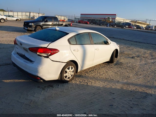 KIA FORTE LX 2017 3KPFK4A77HE065549 Image 4
