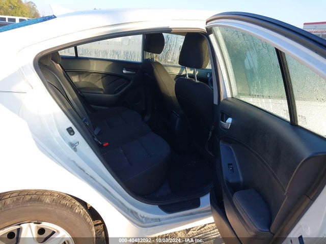 KIA FORTE LX 2017 3KPFK4A77HE065549 Image 8