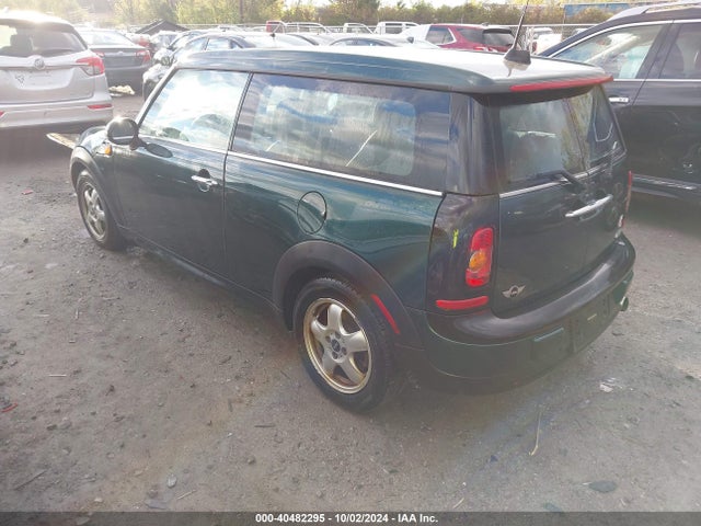 2010 MINI COOPER CLUBMAN WMWML3C54ATX51584 Photo 2