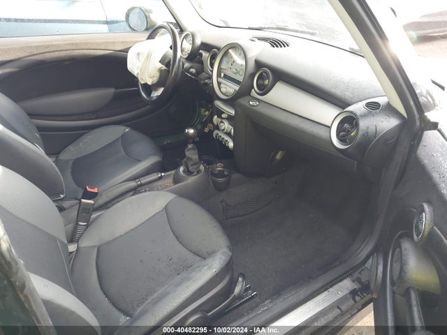 2010 MINI COOPER CLUBMAN WMWML3C54ATX51584 Photo 4