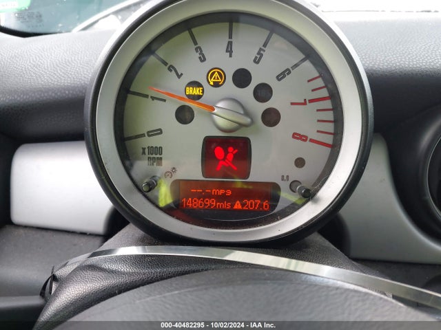 2010 MINI COOPER CLUBMAN WMWML3C54ATX51584 Photo 6