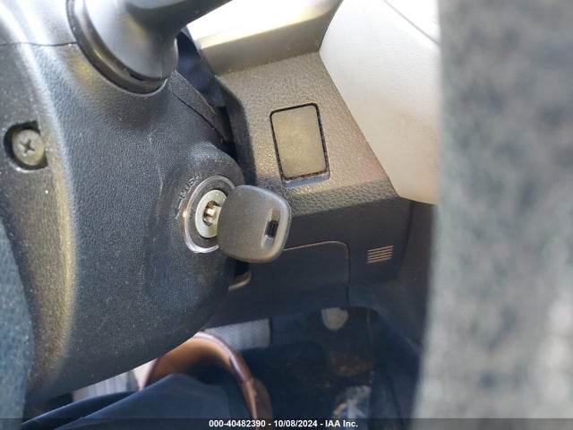 Toyota RAV4 LE 2014 JTMZFREV9EJ015502 Image 11