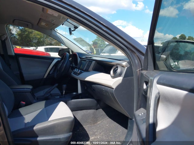 Toyota RAV4 LE 2014 JTMZFREV9EJ015502 Image 5