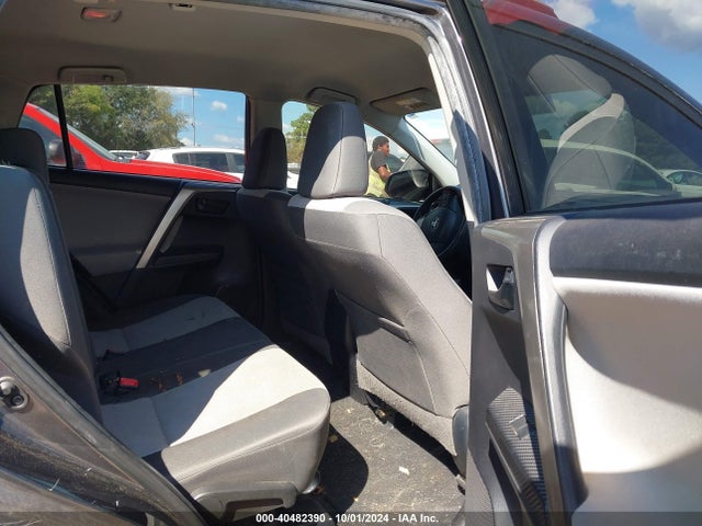 Toyota RAV4 LE 2014 JTMZFREV9EJ015502 Image 8