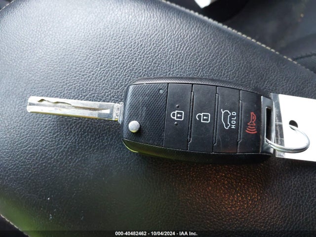 KIA SOUL + 2015 KNDJP3A55F7213022 Image 11