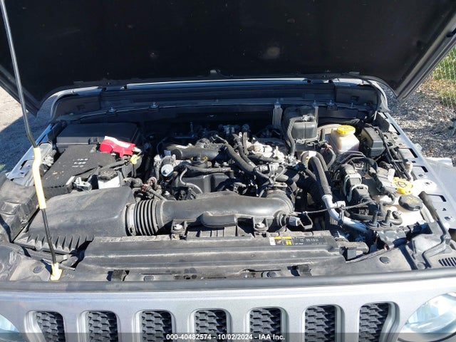 1C4HJXEN8JW332554 Jeep Wrangler Unlimited Sahara 4x4