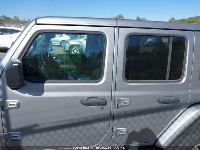 1C4HJXEN8JW332554 Jeep Wrangler Unlimited Sahara 4x4