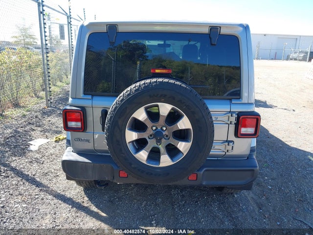 1C4HJXEN8JW332554 Jeep Wrangler Unlimited Sahara 4x4